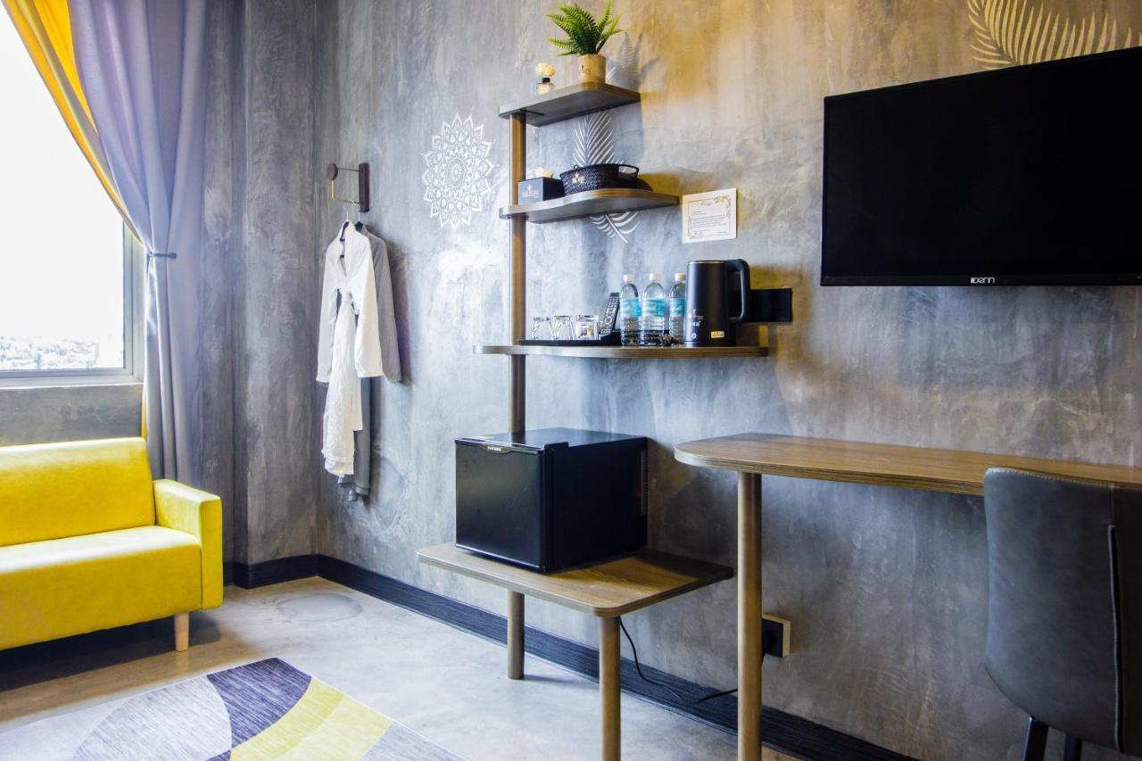 Sri Indar Hotel & Suites Parit Buntar Esterno foto