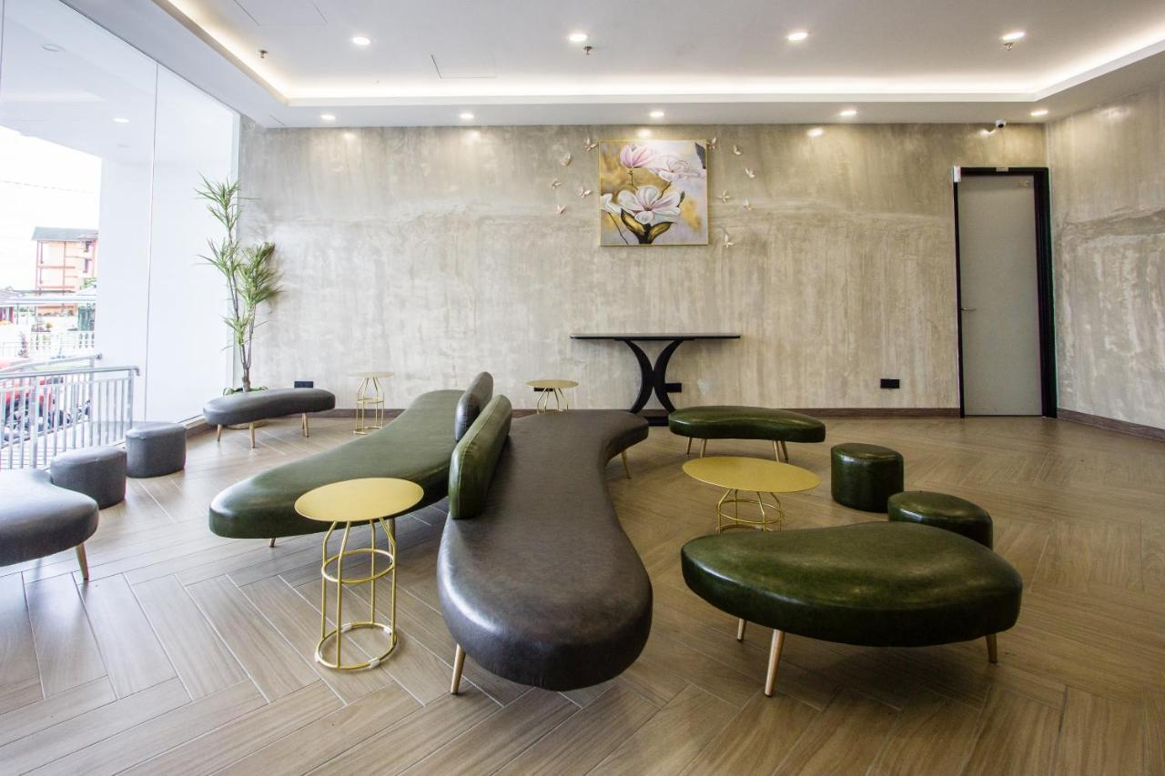 Sri Indar Hotel & Suites Parit Buntar Esterno foto