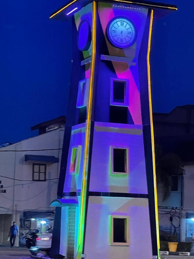 Sri Indar Hotel & Suites Parit Buntar Esterno foto