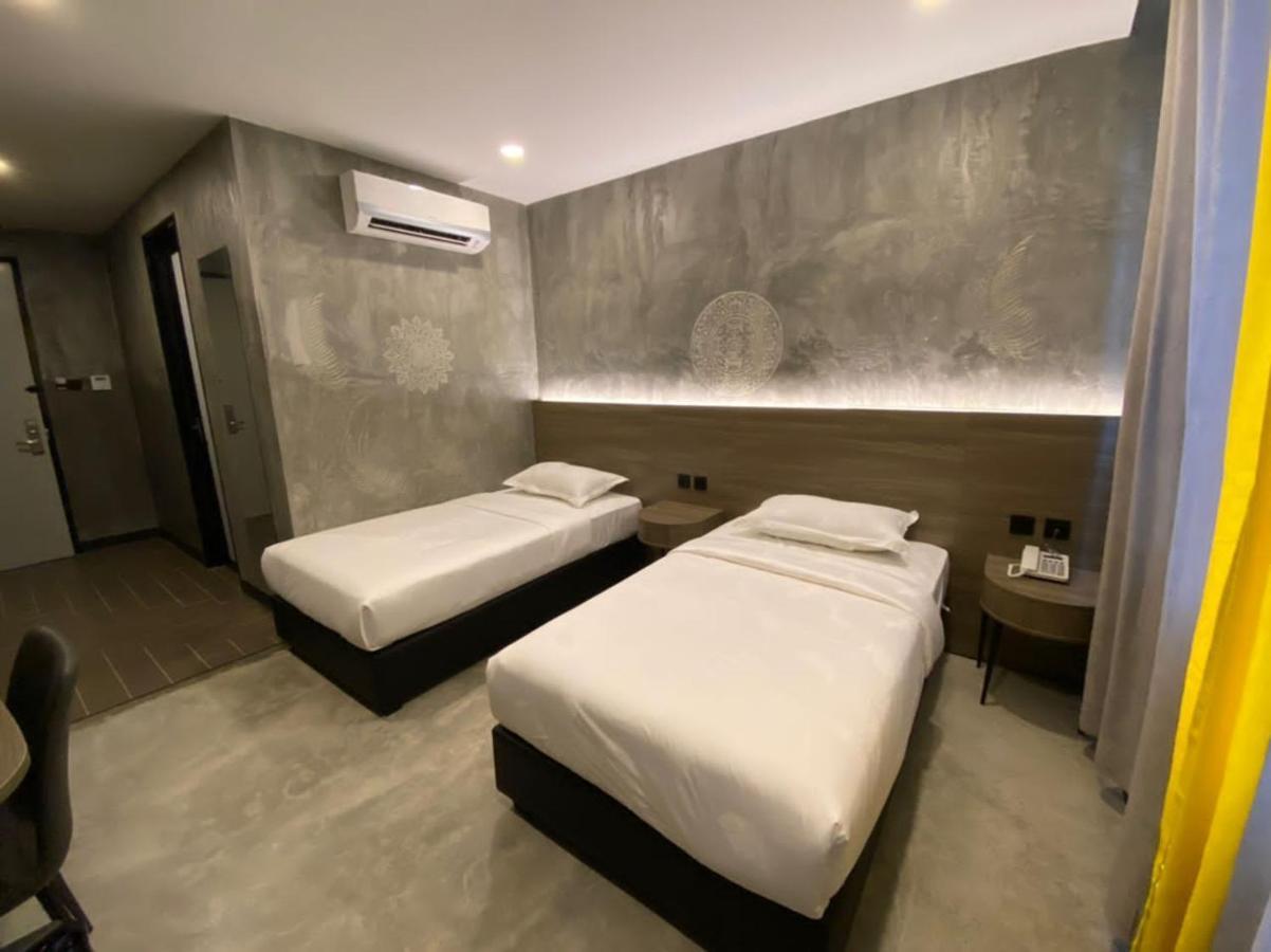 Sri Indar Hotel & Suites Parit Buntar Esterno foto