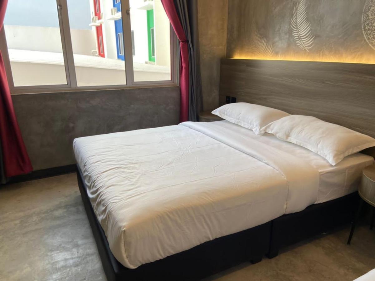 Sri Indar Hotel & Suites Parit Buntar Esterno foto