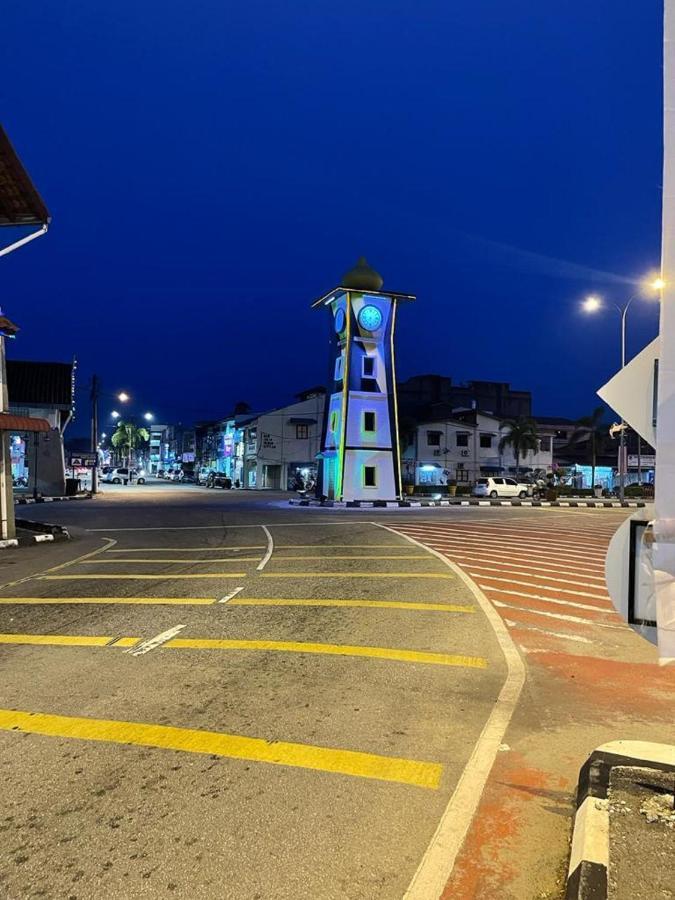Sri Indar Hotel & Suites Parit Buntar Esterno foto