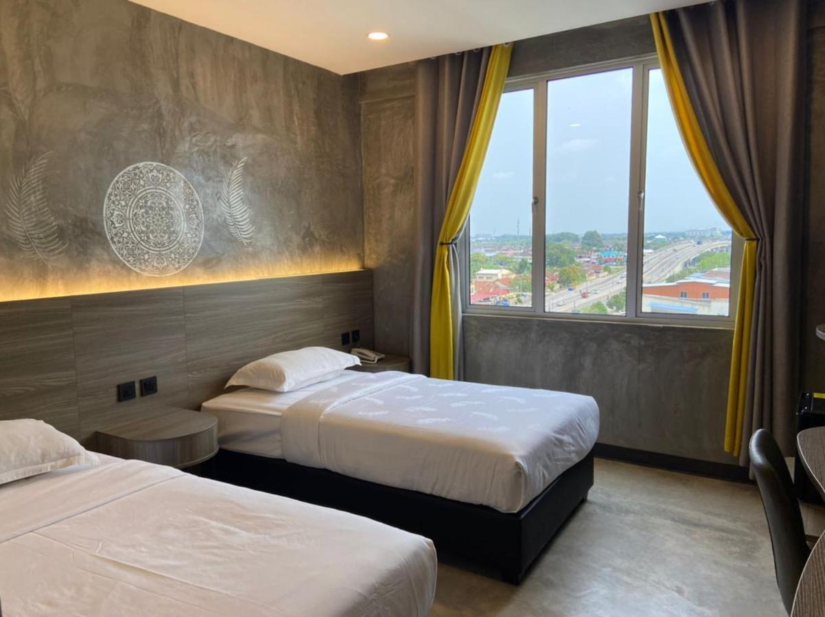 Sri Indar Hotel & Suites Parit Buntar Esterno foto
