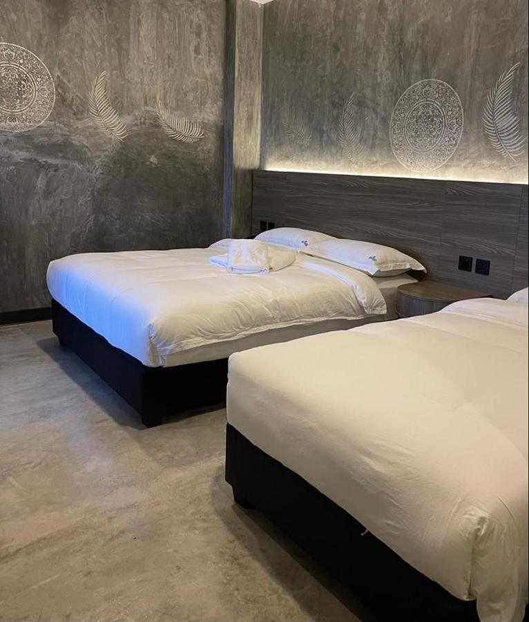 Sri Indar Hotel & Suites Parit Buntar Esterno foto