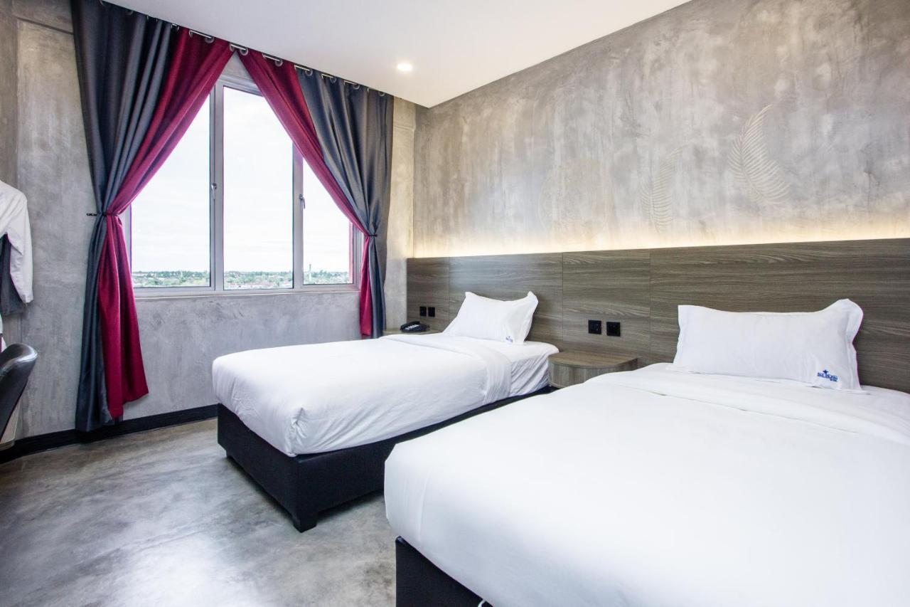 Sri Indar Hotel & Suites Parit Buntar Esterno foto